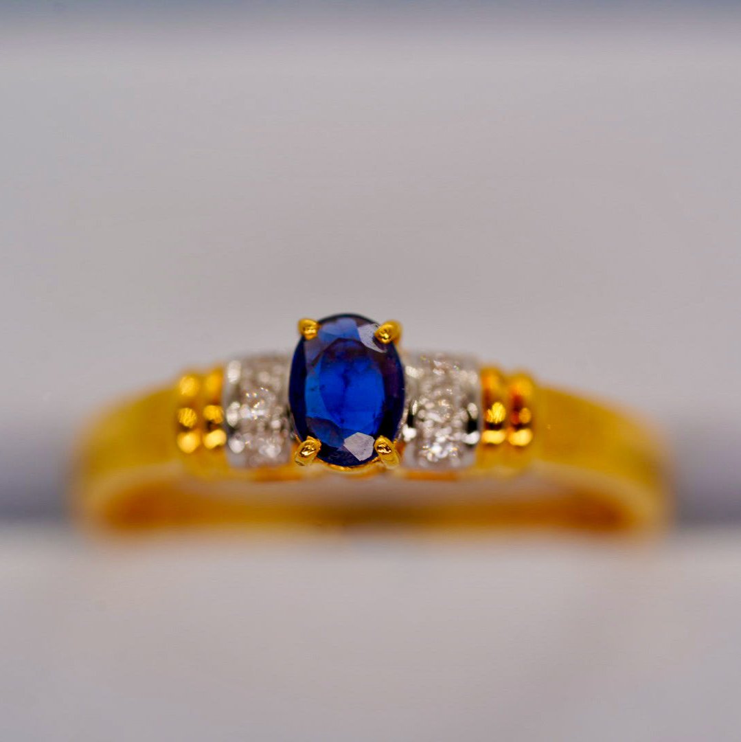 Natural Burmese Sapphire and Diamond Solitary 18K Yellow Gold ring