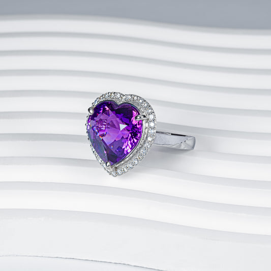 Natural Amethyst 11 ct and 18k Yellow Gold Diamond Cocktail Ring